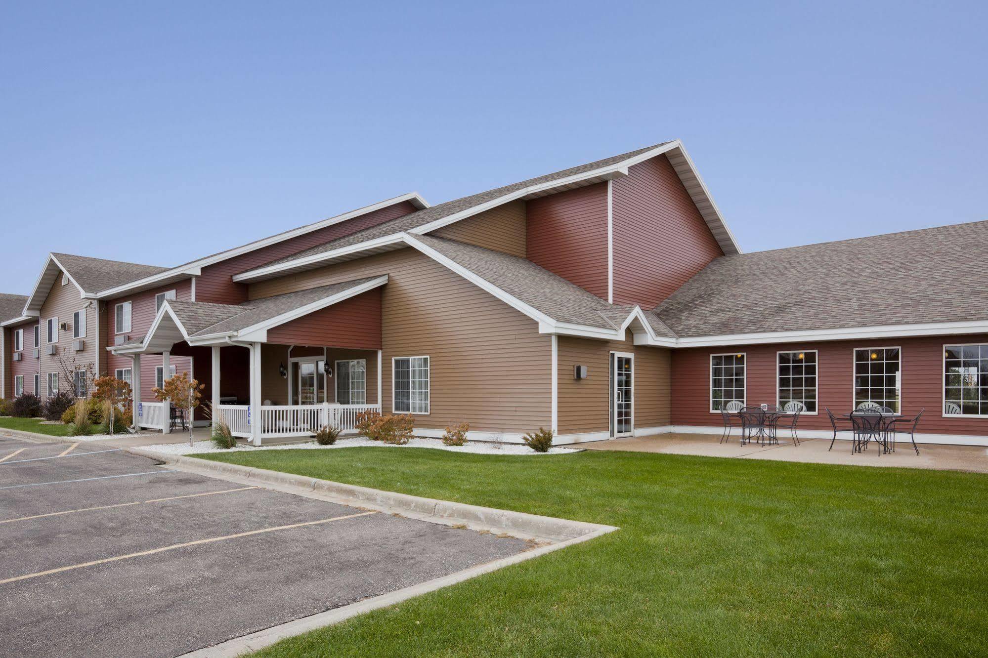 Paynesville Inn & Suites Exteriör bild