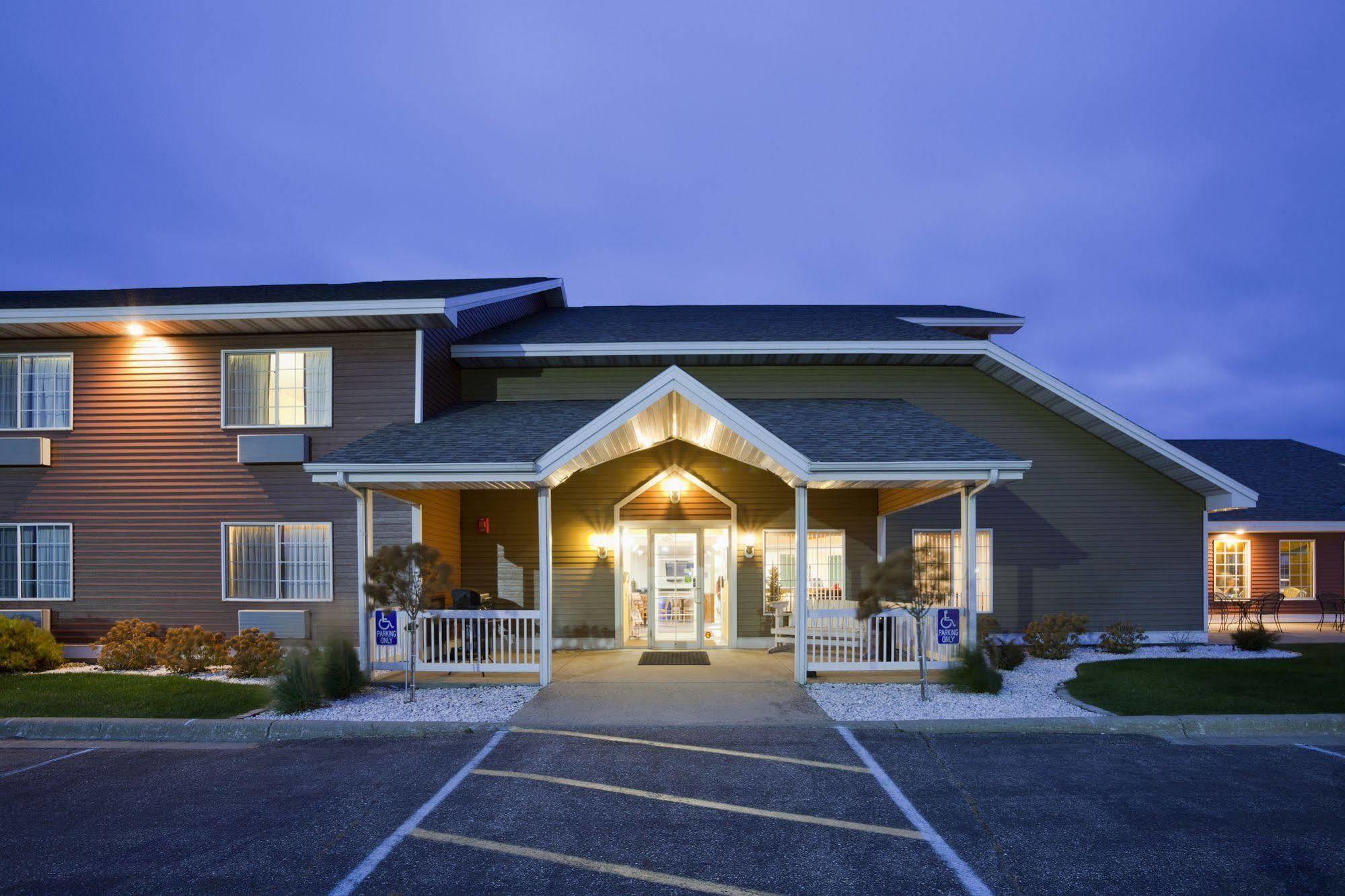 Paynesville Inn & Suites Exteriör bild