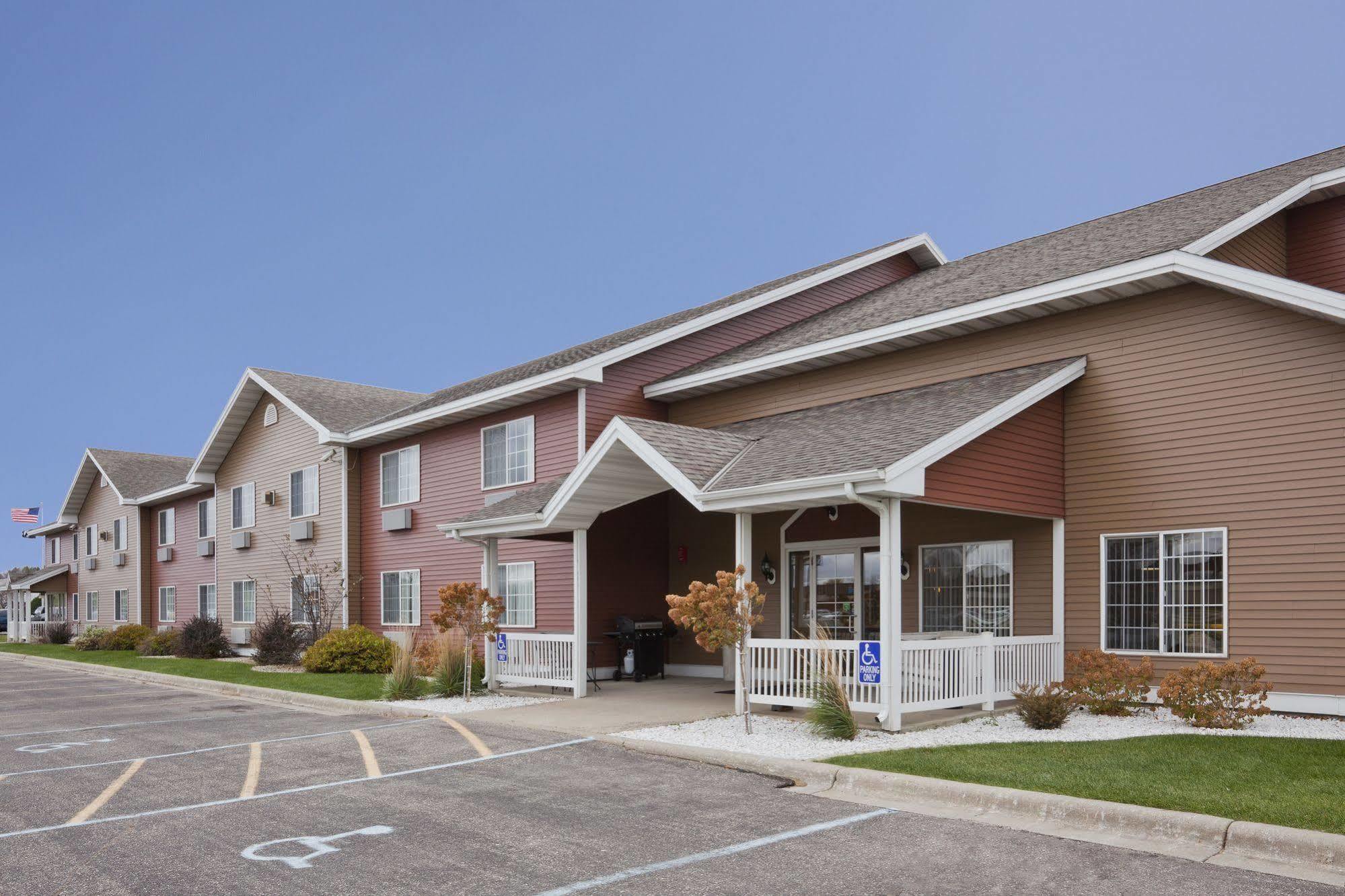 Paynesville Inn & Suites Exteriör bild